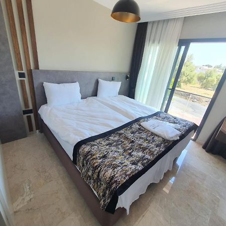 Luxury Hotel Room W Pool Near Beach In Kyrenia Kyrenia  Chambre photo